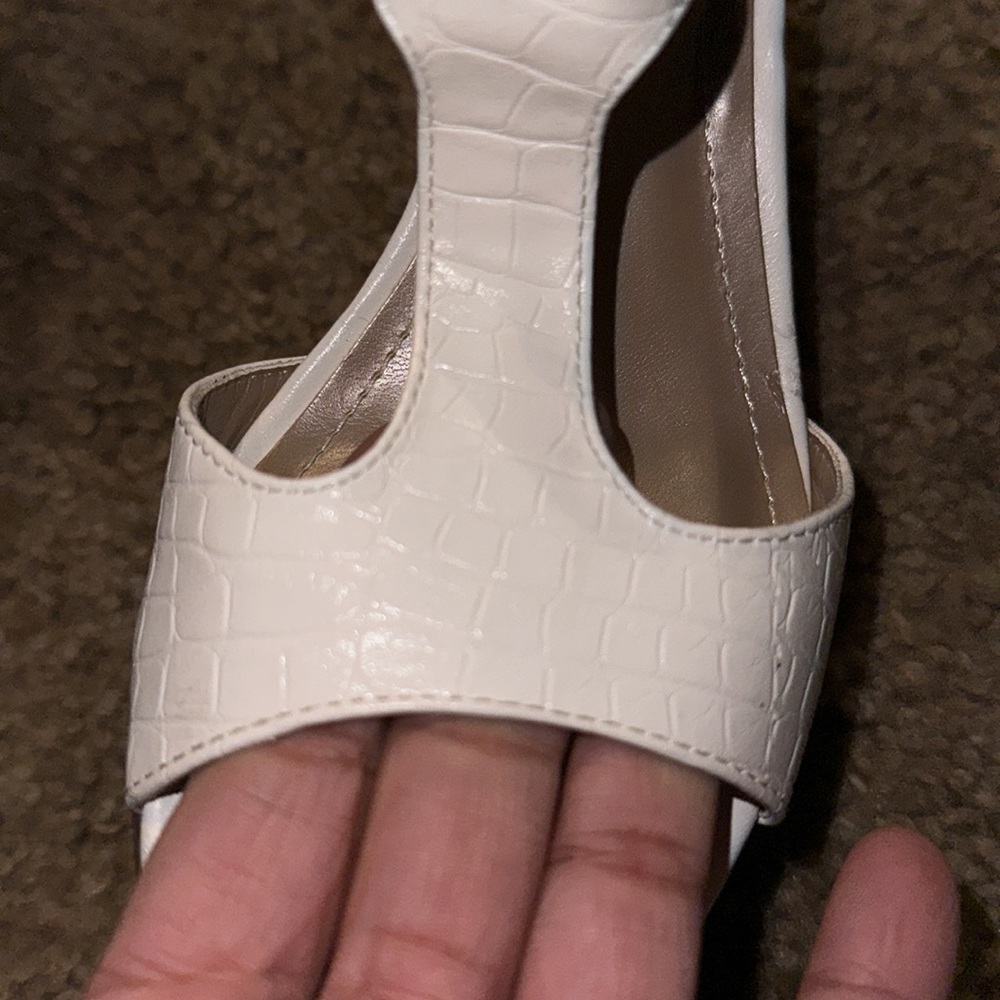 Heels - Picture 4 of 4